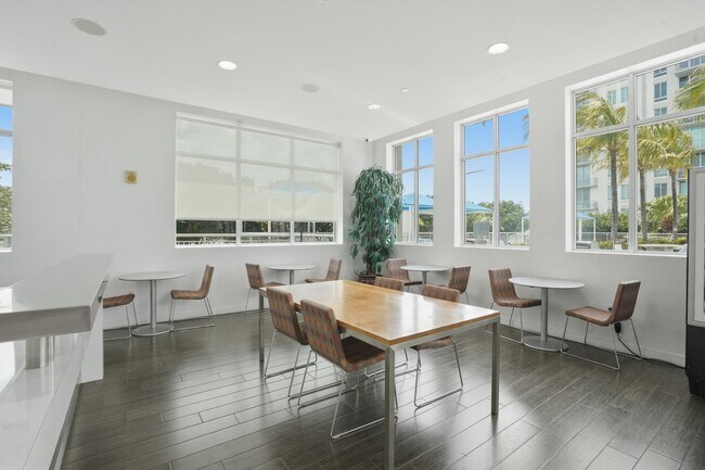 Building Photo - 300 S Australian Ave