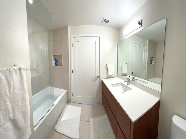 Building Photo - 3581 E Glencoe St