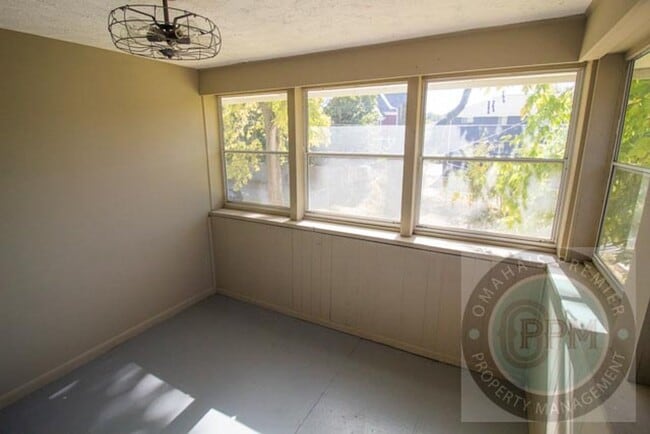 Building Photo - TRISARA 3129/3131 CASS ST