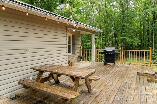 Building Photo - 260 Allison Hill Rd