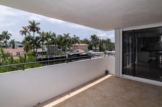 Building Photo - 76 Isle of Venice Dr