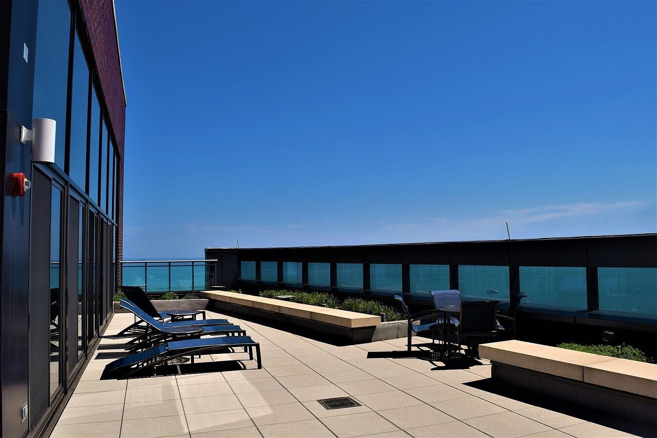 Building Photo - 450 E Waterside Dr
