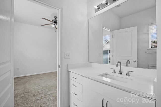Building Photo - 2252 Vision Dr