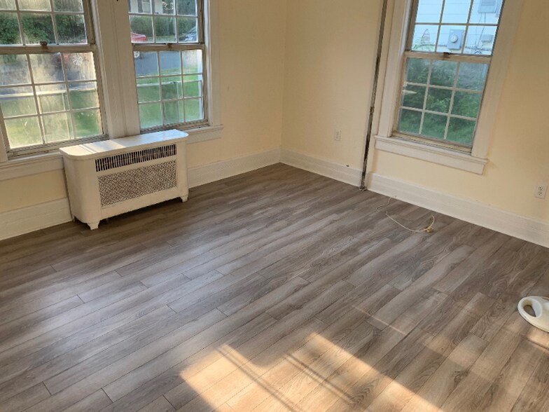 Building Photo - 14 Wurts Ave