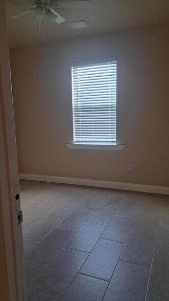 Building Photo - 301 SE Bayview Terrace