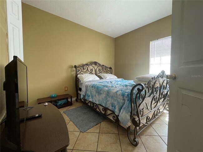 Building Photo - 6007 Skydale Way
