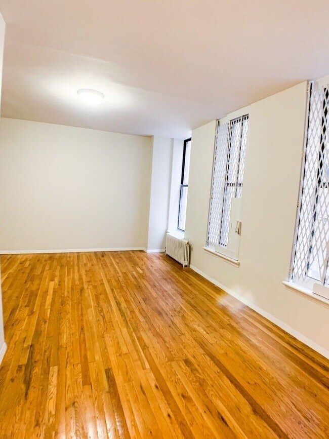 Building Photo - 953 Amsterdam Ave