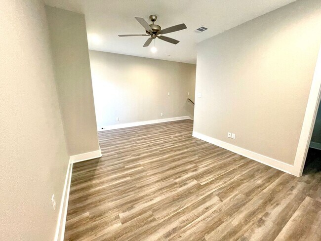 Building Photo - 710 Vassar Ct