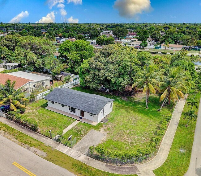 Primary Photo - 3354 NW 181st St