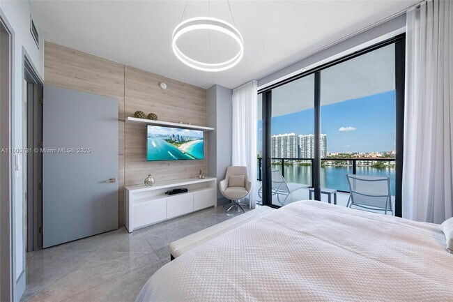 Building Photo - 5500 Island Estates Dr