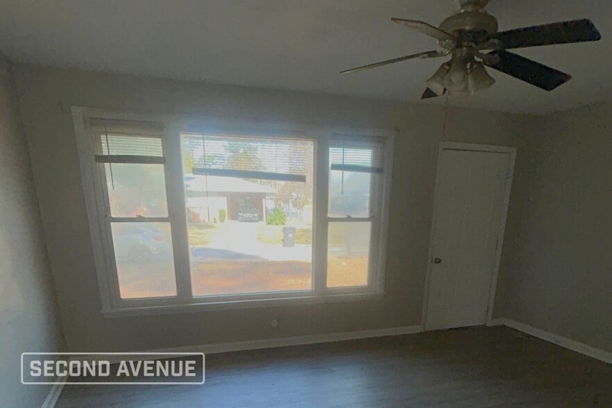 Building Photo - 2728 Barry Dr