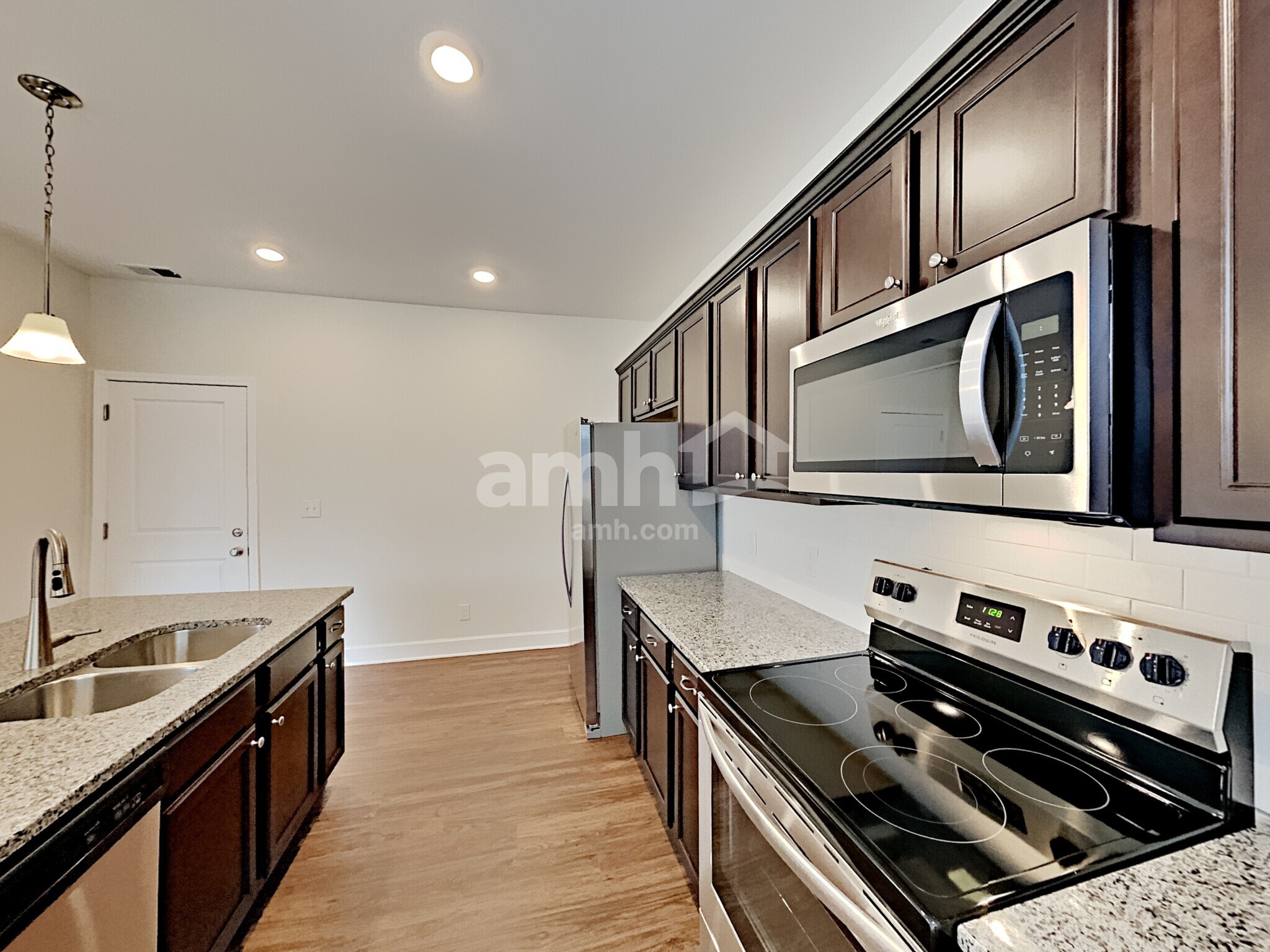 Building Photo - 4500 Tarpon Dr