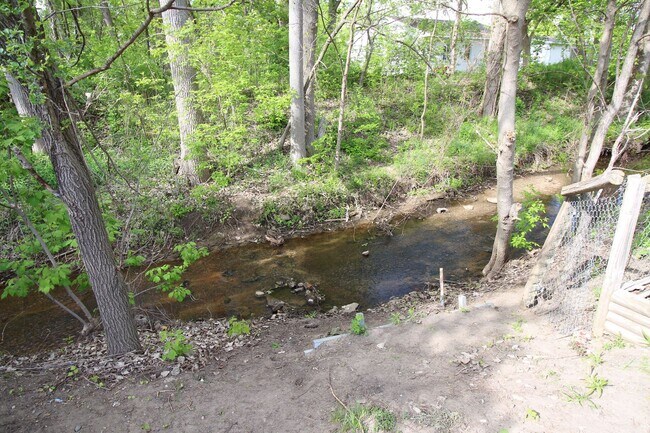 Building Photo - 2 Bed / 1 Bath Single-Family Home – N. Gaines Township