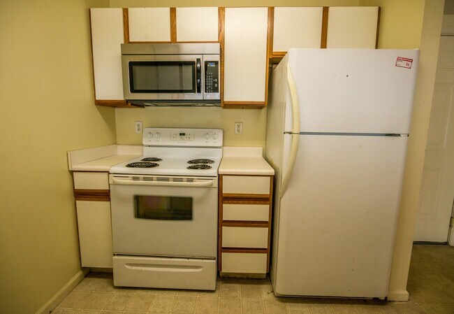 Building Photo - 4 bedroom, 4 bath unit overlooking the Mon River - Available 08/05/2026