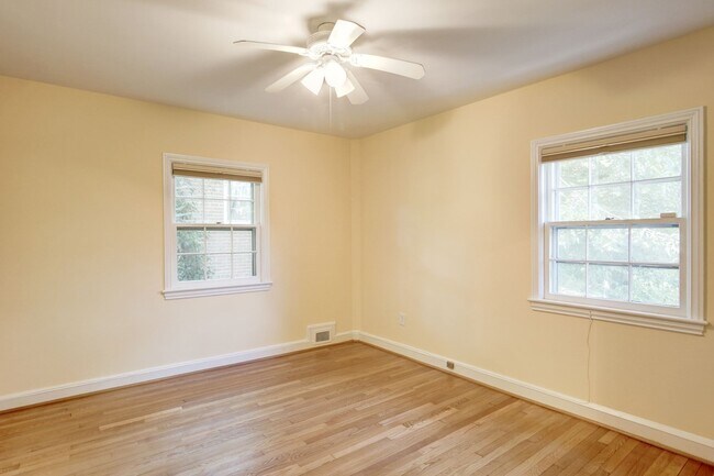 Building Photo - Updated 4 BD, 3.5 BA Stately Colonial on Kalmia RD in NW DC!!