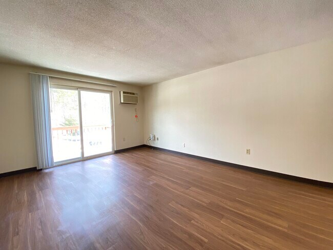 Building Photo - 99 Powers St