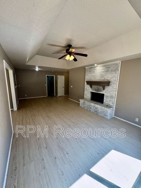 Building Photo - 2009 W Rockypoint Dr