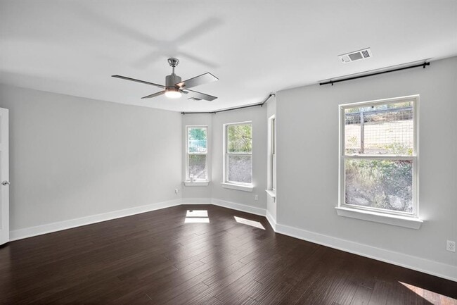 Building Photo - 10624 Lake Park Dr