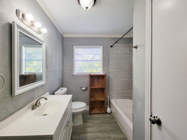 Building Photo - RECENTLY REMODELED HOME IN LA MARQUE