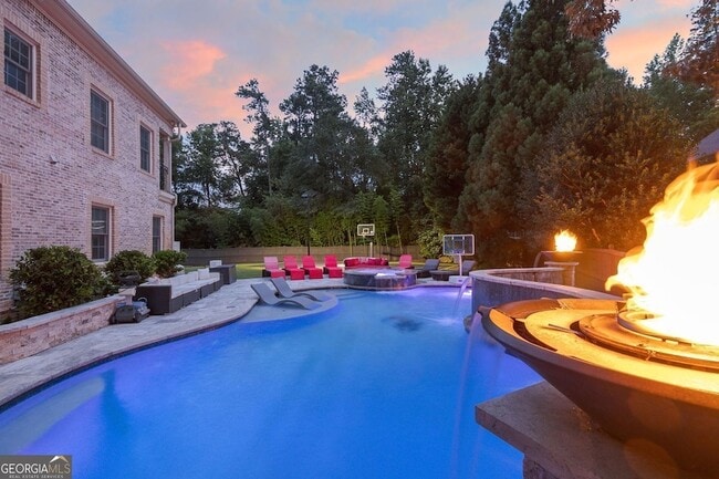 Building Photo - 11140 W Rd