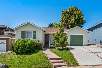 Building Photo - 135 Anza Way