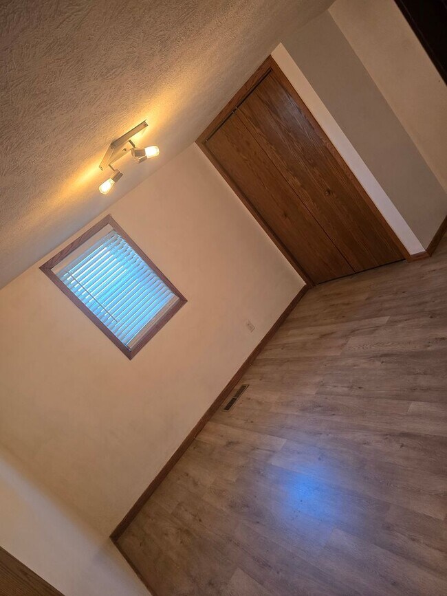 Building Photo - 603 N Boxelder-