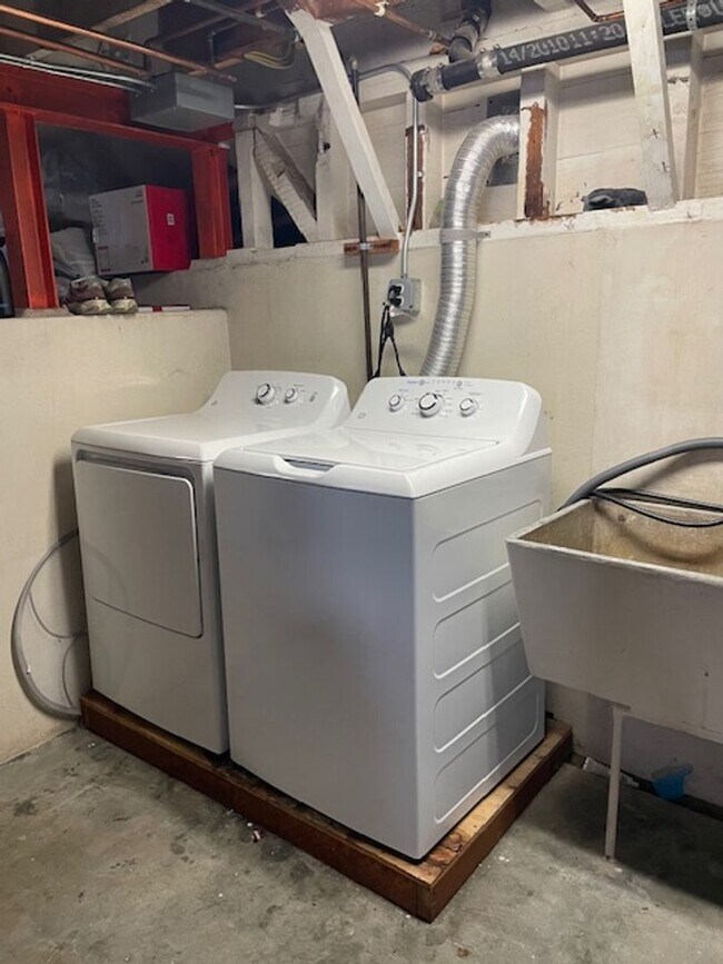 Building Photo - Spacious 3 Bedroom Home in Sign Hill Neighborhood in South San Francisco