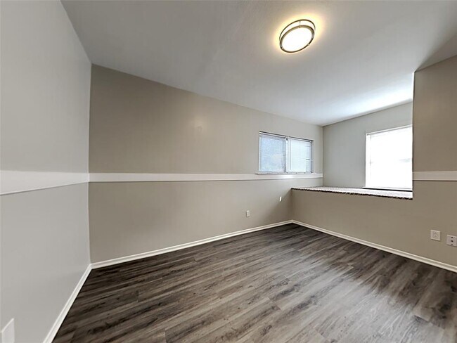 Building Photo - 3215 Sycamore Springs Dr