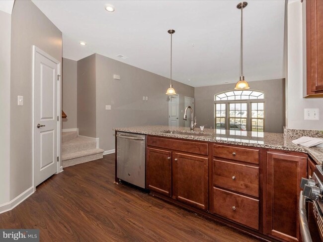 Building Photo - 10020 Beerse St