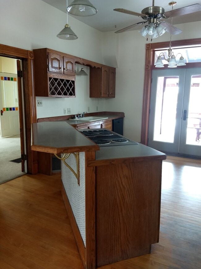 Building Photo - Two Bedroom Home! Fenced in yard! Pet Nego...