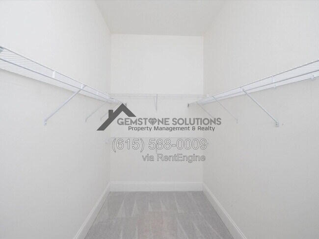 Building Photo - 631 Silva Ln
