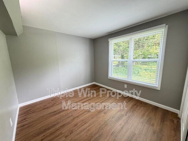Building Photo - 2308 Huntington Ave