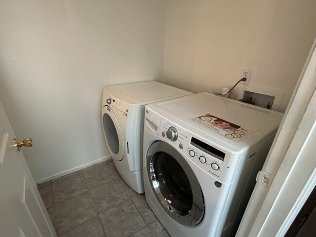 Building Photo - 5827 N 59th Dr