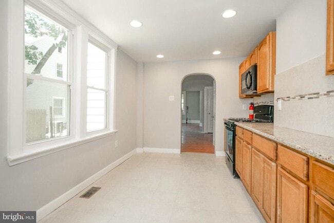 Building Photo - 505 Delaware Ave