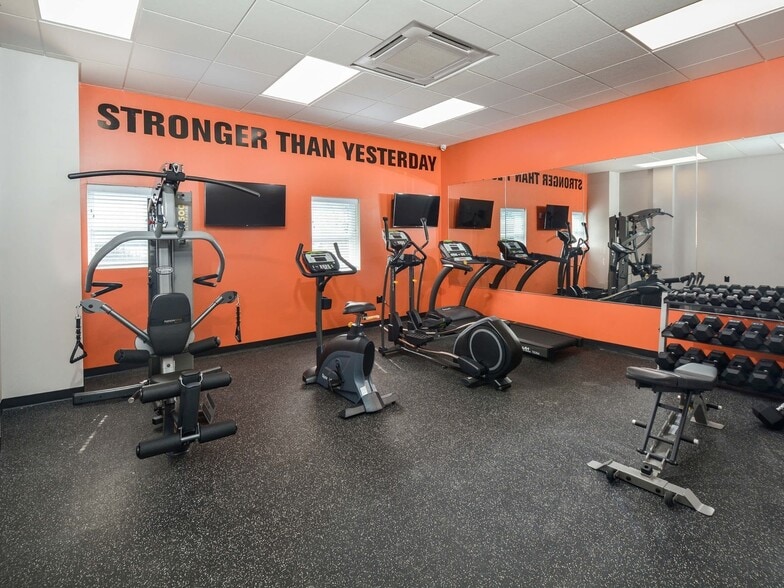 Gym - Hillside Pointe Apartments