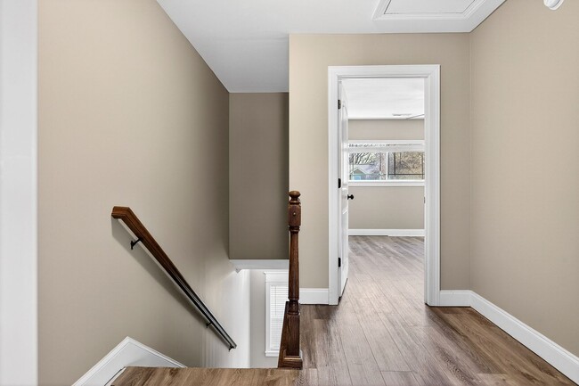 Building Photo - Luxury Size Townhome