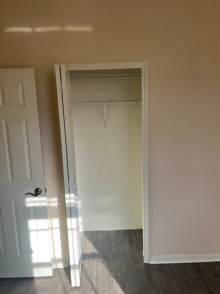 Building Photo - 3752 Parkridge Cir