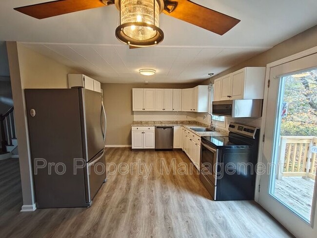 Building Photo - 700 High Street Ext