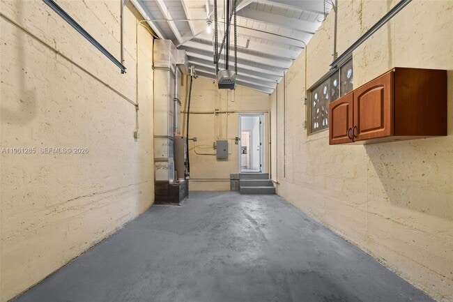 Building Photo - 404 N Shore Dr