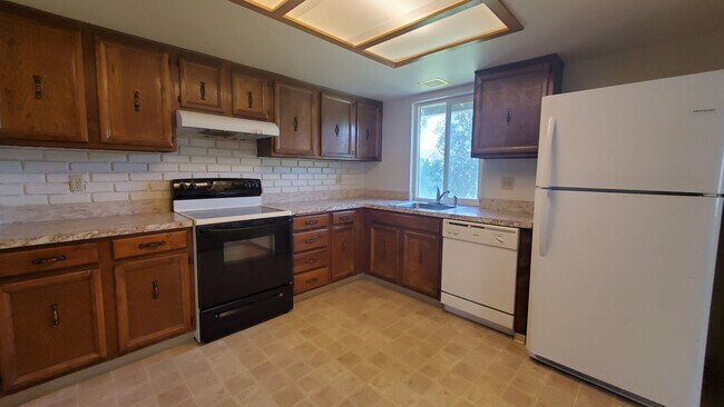 Building Photo - 1709 S Rainier Pl
