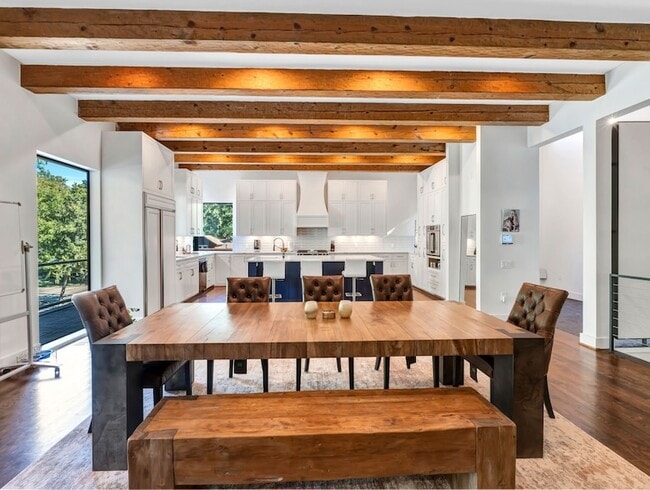 Building Photo - 8635 San Leandro Dr