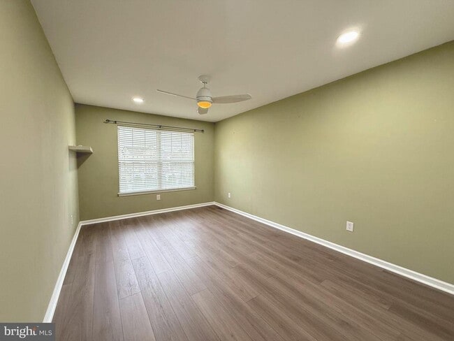 Building Photo - 122 Providence Ln