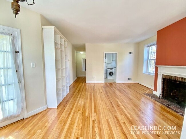 Building Photo - 840 New Hampshire Ave NW