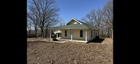 Building Photo - Quaint Three Bedroom Home with Jacuzzi Tub!