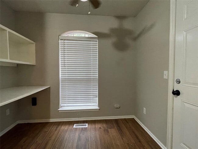 Building Photo - 703 Badger St NE