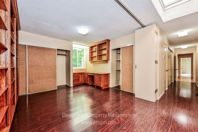 Building Photo - 3 BR 2 BA La Canada Flintridge 3 car garage