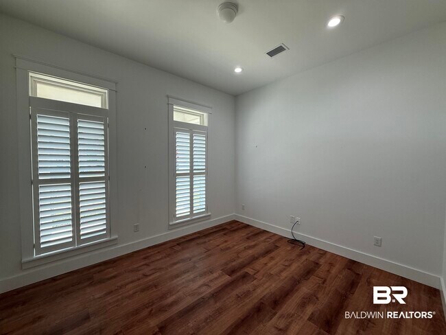 Building Photo - 10391 Emmanuel St