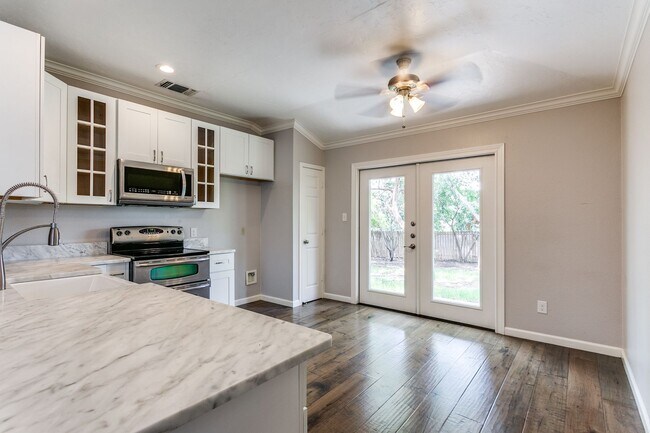 Building Photo - RENOVATED 3-BEDROOM IN PEBBLE OAK, NORTH EAST ISD