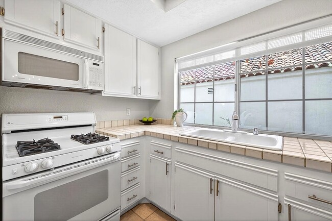 Building Photo - 43791 Cll Las Brisas W