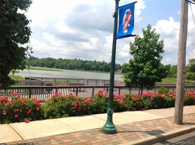 Building Photo - 30 US-9W